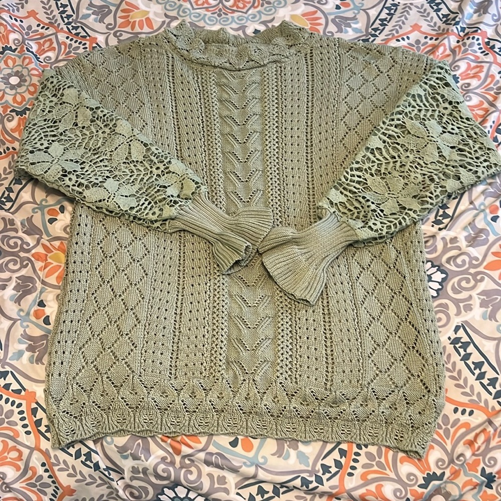 Juniors/women sweater